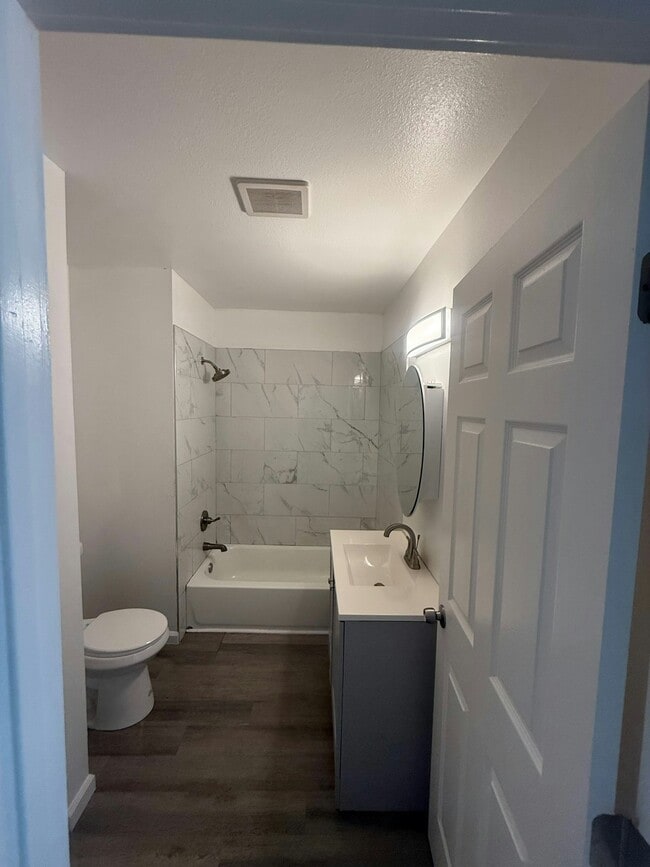 Building Photo - 4619 S Raymond Ave