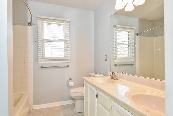 Building Photo - 5700 Chinaberry Pl