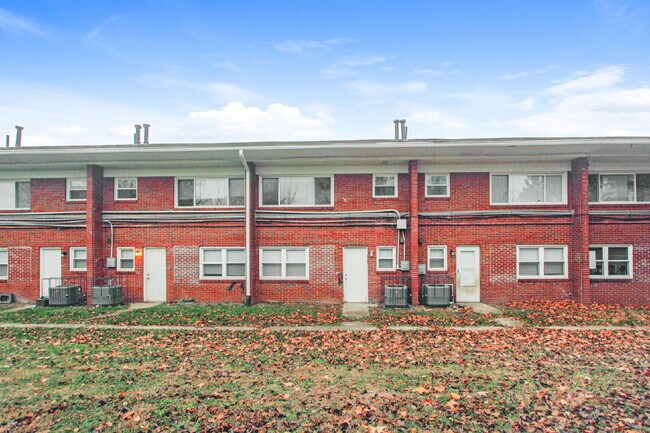 Building Photo - Charming 2 Bed, 1 Bath Apartment in Indianapolis - Don't Miss Out!