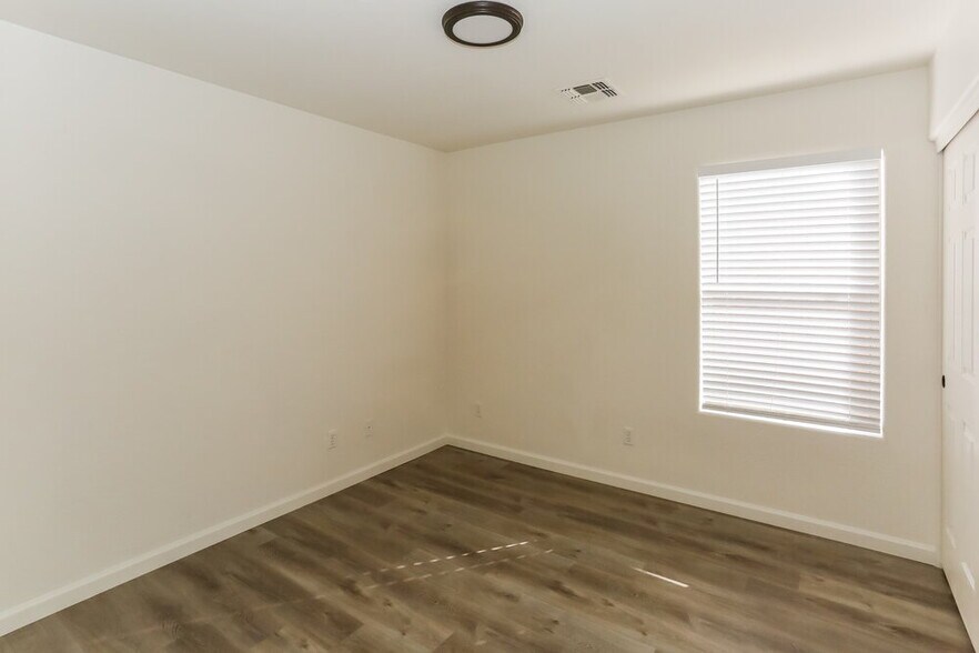 Building Photo - 1324 S 172nd Ln