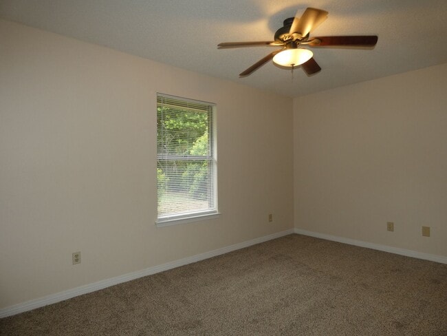 Building Photo - Comfortable/Affordable 3/1.5 - Pace