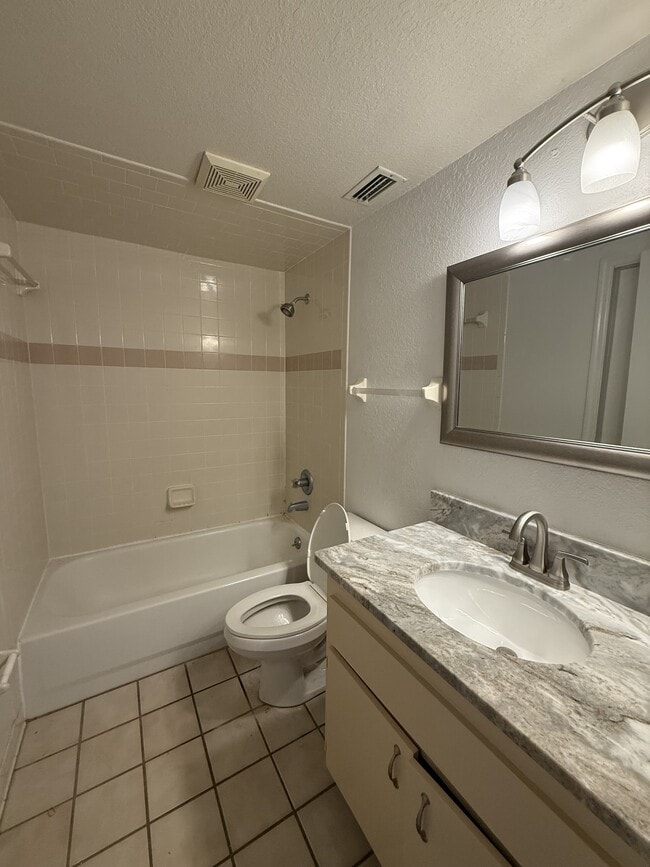 Building Photo - 1022 SW 4th Ave