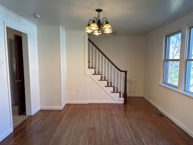 Building Photo - 219 Redwood St