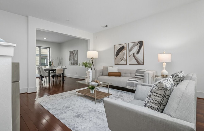 Building Photo - 619 SW Foresta Ter