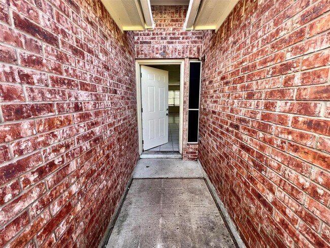 Building Photo - 3110 Sparrow St