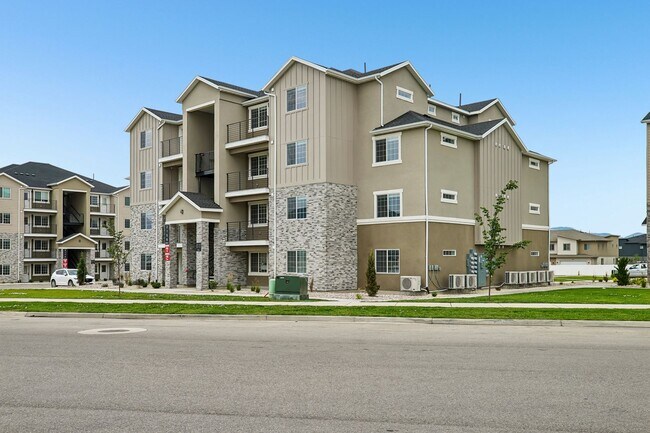 Building Photo - 989 E Ella Ln