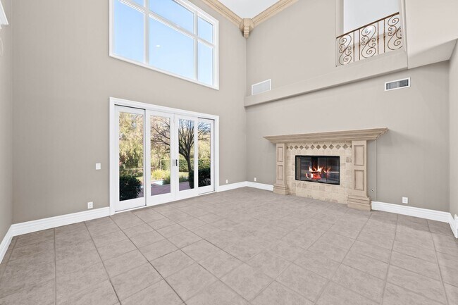 Building Photo - Elegant Dream Escape - Hills of Studio City