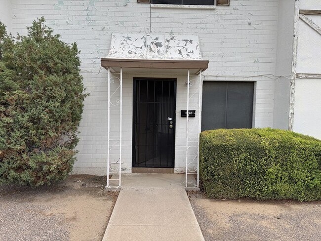 Building Photo - Maryvale 2br townhome