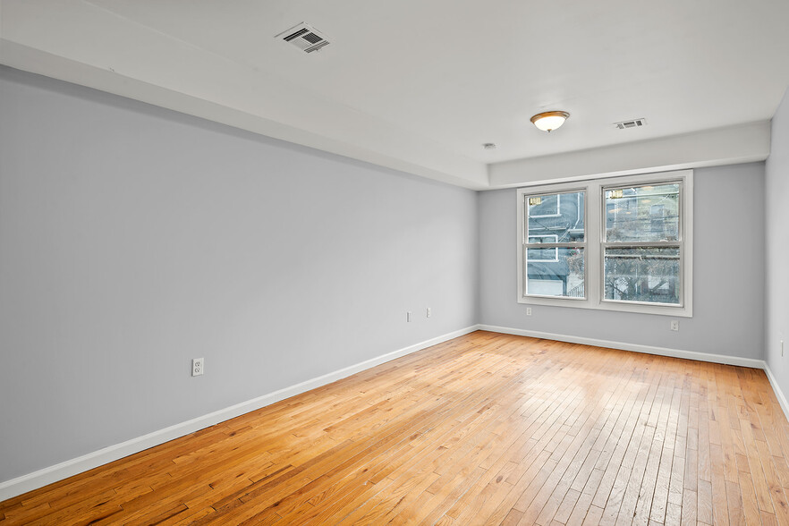 Building Photo - 137 Godwin Ave