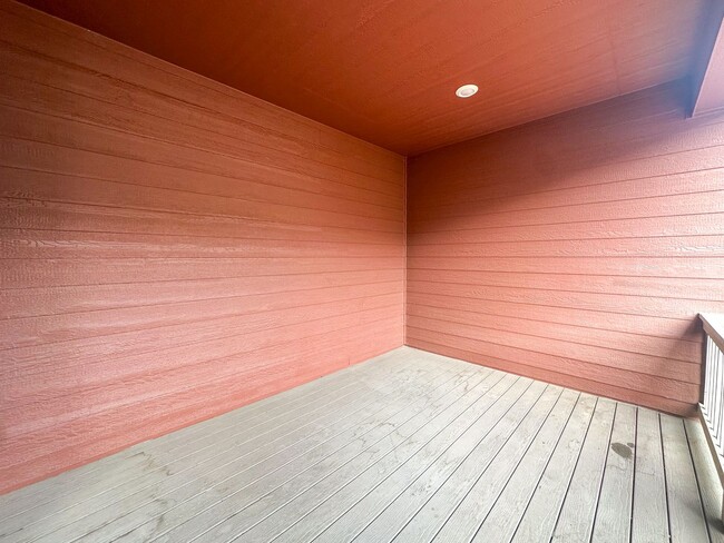 Building Photo - Luxurious 3bd home in Dove Village