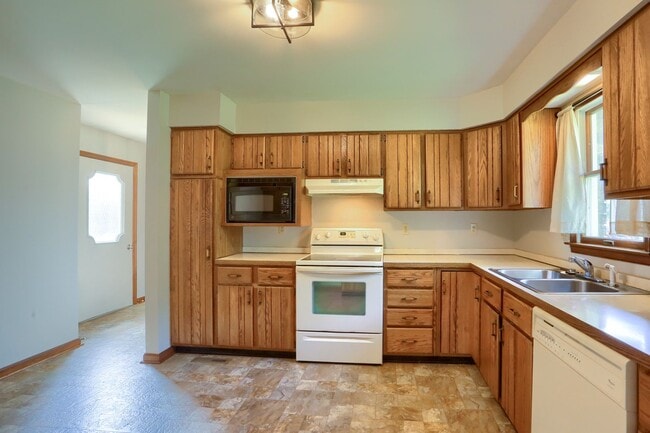 Building Photo - 4912 Follins Ct