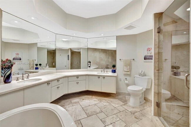 Building Photo - 333 Las Olas Way