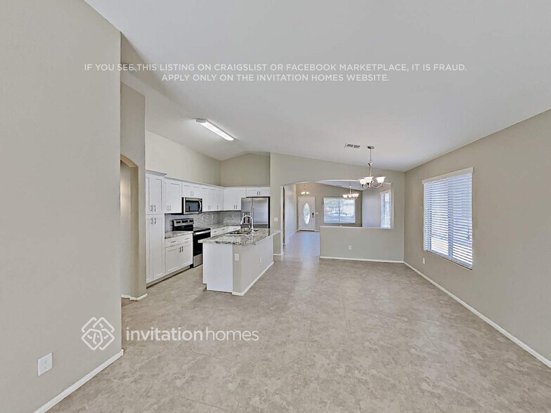 Building Photo - 1135 E Vernoa St