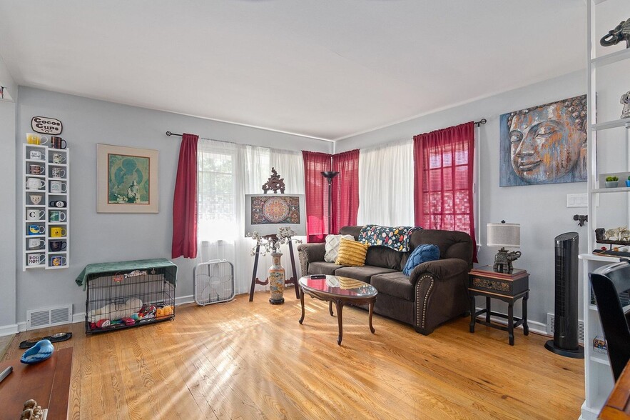 Building Photo - 605 N Main St