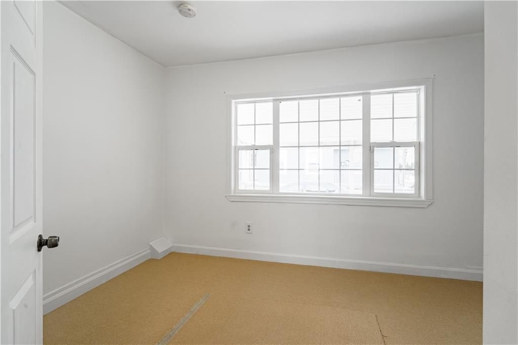 Building Photo - 21 Lilac St