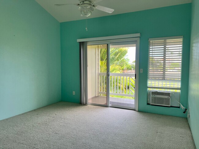 Building Photo - 2 Bedroom 2 bath unfurnished top floor condo