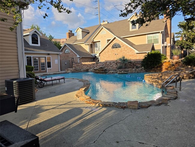 Building Photo - 2300 Old Spanish Trl