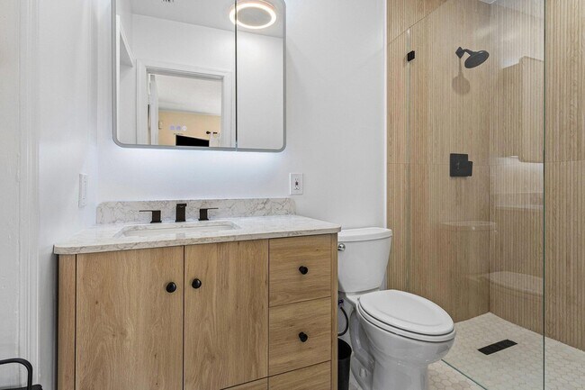 Building Photo - 25 NW 24th Ct