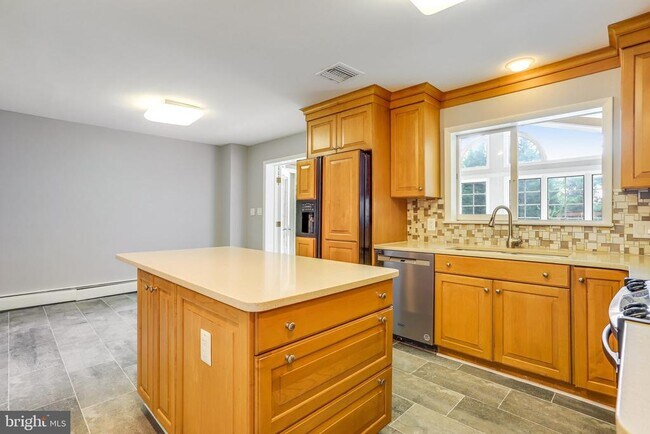 Building Photo - 9801 Orchid Cir