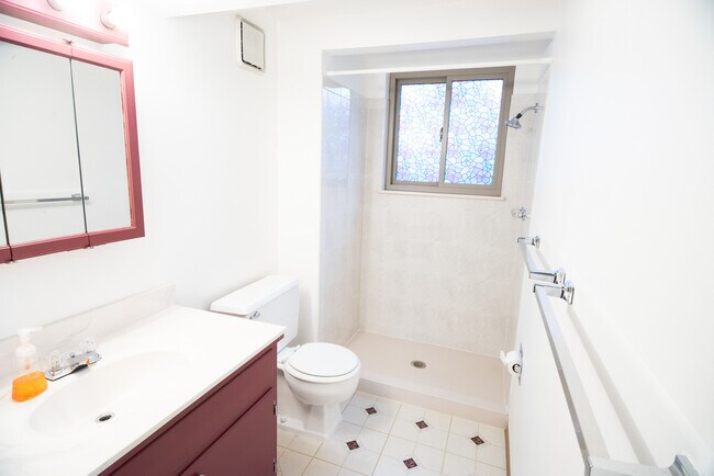 Building Photo - 9 Paramount Pkwy