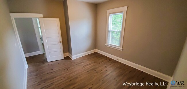 Building Photo - Very nice!! 3 Bedroom 1.5 Bath House in Ea...
