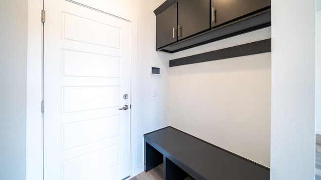 Building Photo - Modern/Newer Home in East Edmond + 4 bed +...