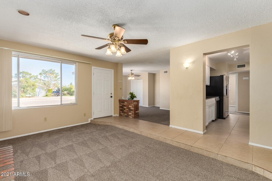 Building Photo - 3106 S Los Feliz Dr