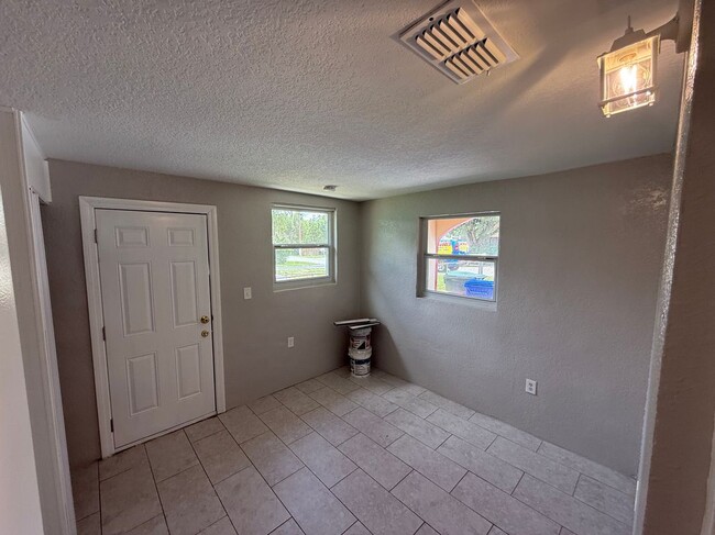 Building Photo - 1450 Powhatan Ct