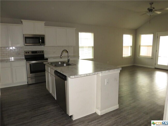 Building Photo - 6609 Catherine Dr