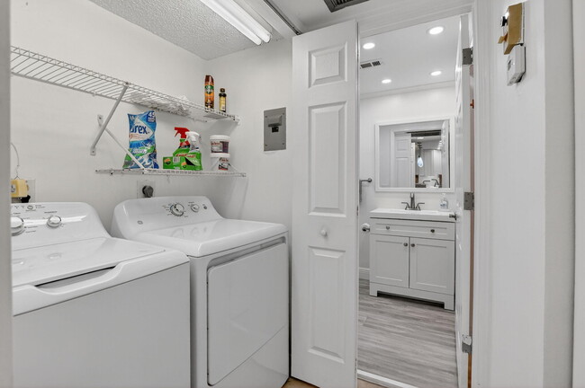 Building Photo - 18731 Stewart Cir