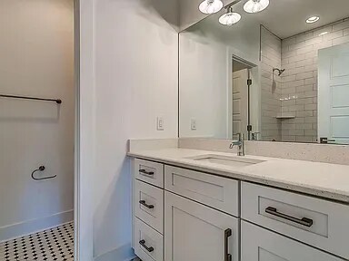 Building Photo - 2423 Batavia St