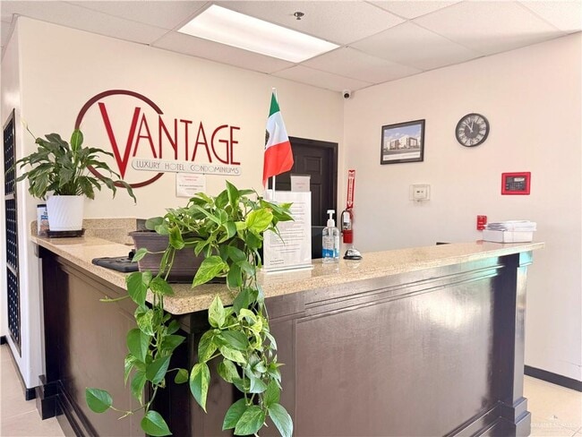 Building Photo - 38 Travis St