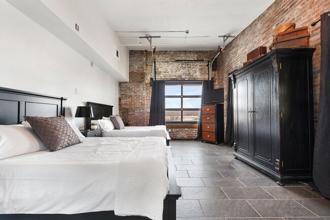 Building Photo - Spectacular, Furnished 3-Bedroom Loft