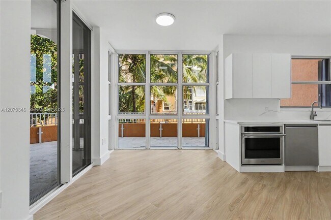 Building Photo - 731 Crandon Blvd