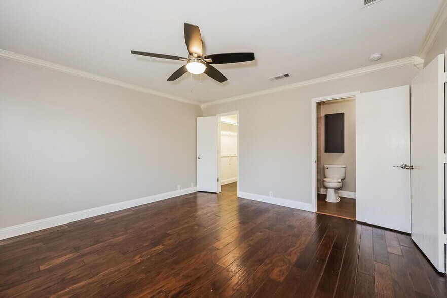 Building Photo - 711 River Run Dr