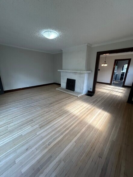 Building Photo - 811 N Dequincy St