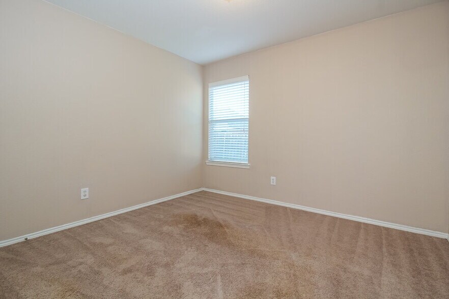 Building Photo - 310 Ohara