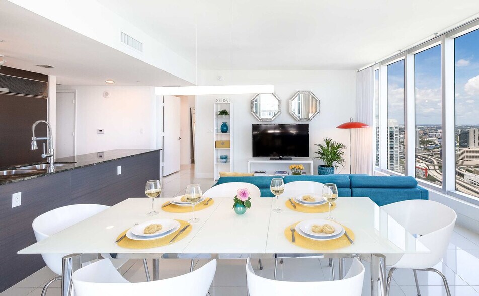 Building Photo - 485 Brickell Ave