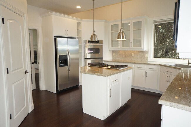 Building Photo - Exquisite NW Portland 4 bedroom with panoramic views