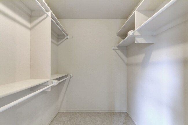 Building Photo - $500 Off First Month's Rent Move In Special!! Duplex in Yukon, Available Now!