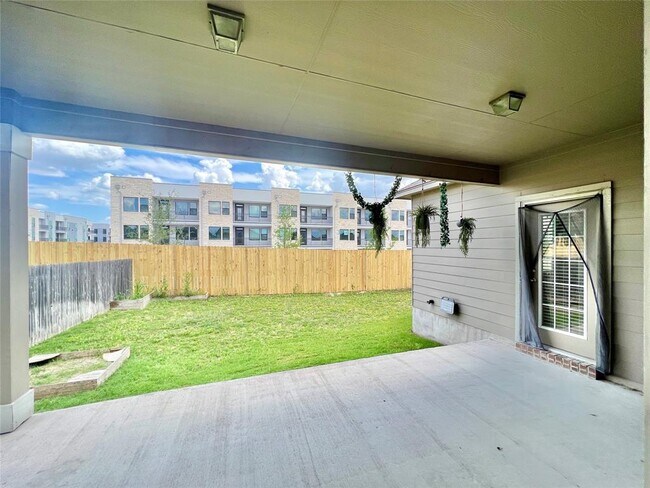 Building Photo - 5813 Sardinia Dr