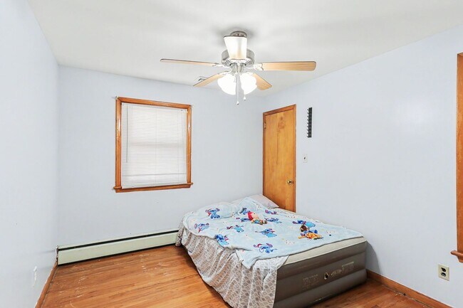 Building Photo - Three bedroom, two bath single family home in Camp Hill