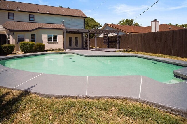 Building Photo - 5206 Vagas Dr