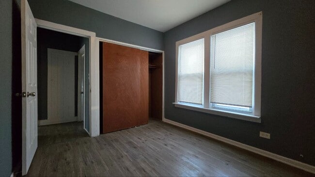 Building Photo - 3BR Single-Family Home with Basement & Off-Street Parking