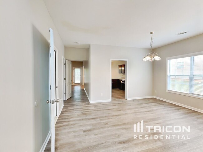 Building Photo - 359 Oakhaven Way