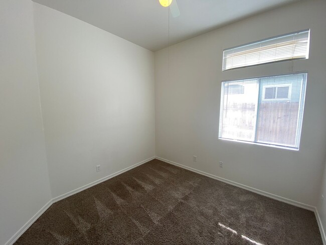 Building Photo - 3 Bed, 2 Bath Home in Elk Grove