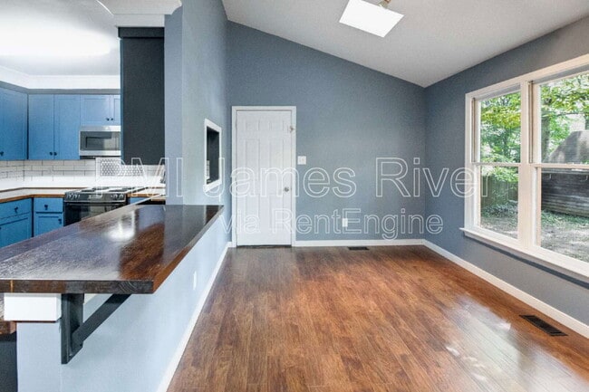Building Photo - 400 Grinell Dr