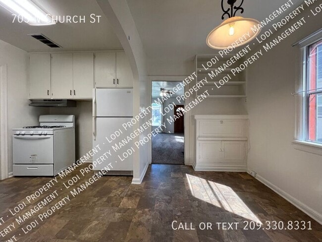 Building Photo - 705 N Church St
