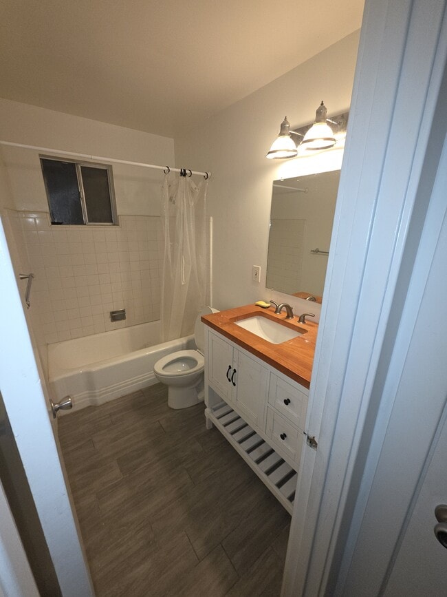 Building Photo - 4924 N Woodmere Fairway