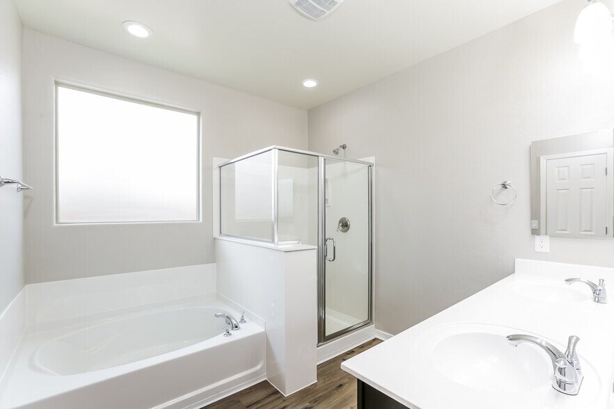 Building Photo - 6417 S 47th Dr